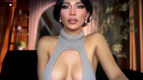 Snapshot of womanofyourdesire_ts chatting on June 26, 12:59 am Julia online show from June 26, 12:59 am