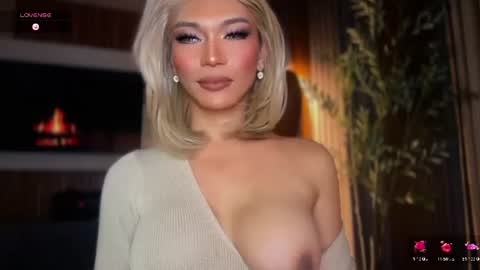 Snapshot of womanofyourdesire_ts chatting on July 18, 5:22 am Julia online show from July 18, 5:22 am