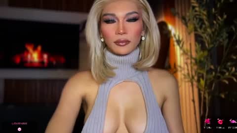 Snapshot of womanofyourdesire_ts chatting on July 24, 3:04 am Julia online show from July 24, 3:04 am