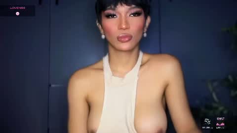 Snapshot of womanofyourdesire_ts chatting on August 2, 5:28 am Julia online show from August 2, 5:28 am