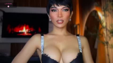 Snapshot of womanofyourdesire_ts chatting on August 4, 4:48 am Julia online show from August 4, 4:48 am