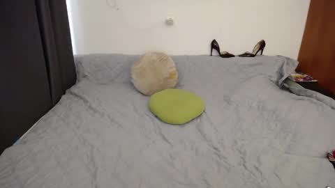Snapshot of women_pleasures chatting on May 15, 7:37 am women_pleasures online show from May 15, 7:37 am
