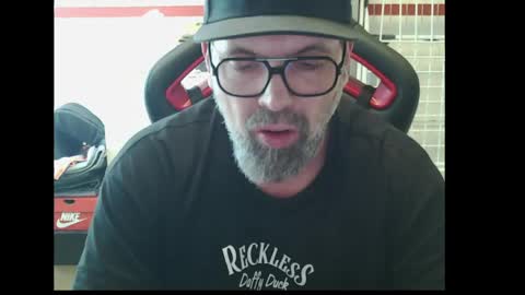 Snapshot of womenizzeer chatting on May 2, 4:01 pm Adam online show from May 2, 4:01 pm