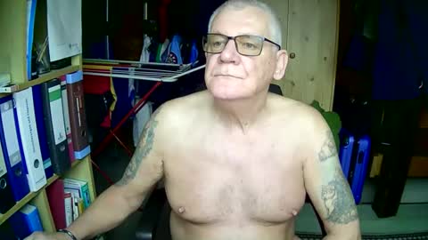 Snapshot of wonneprop10 chatting on December 18, 12:00 pm Always Horny online show from December 18, 12:00 pm