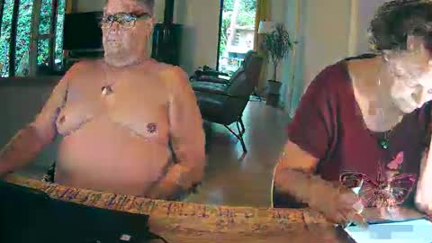 Snapshot of woodwurm chatting on May 6, 5:03 am woodwurm and Snoeske online show from May 6, 5:03 am