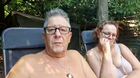 Snapshot of woodwurm chatting on June 18, 1:15 pm woodwurm and Snoeske online show from June 18, 1:15 pm