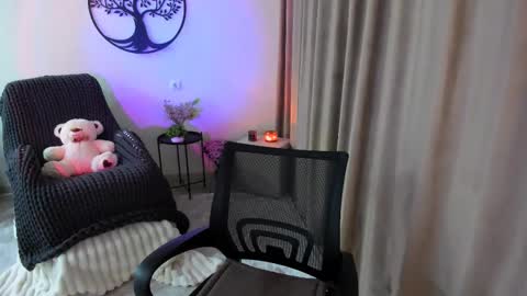 dudetta Kim online show from October 8, 3:31 pm