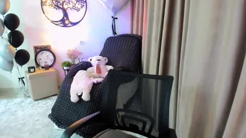 Snapshot of worldofkim chatting on April 1, 3:09 pm dudetta Kim online show from April 1, 3:09 pm