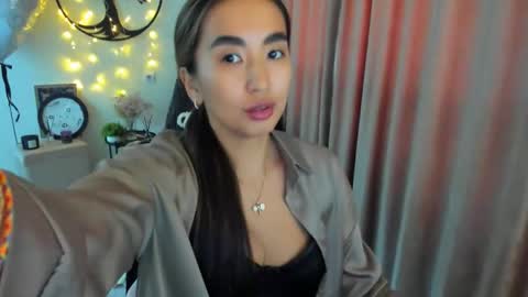 Snapshot of worldofkim chatting on May 2, 7:24 am dudetta Kim online show from May 2, 7:24 am