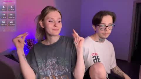 Snapshot of worldofllove chatting on January 25, 6:24 pm Arnika and Simon online show from January 25, 6:24 pm