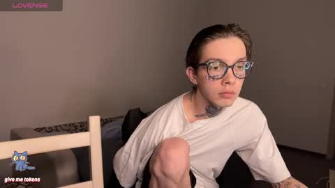 Snapshot of worldofllove chatting on February 22, 9:59 pm Arnika and Simon online show from February 22, 9:59 pm