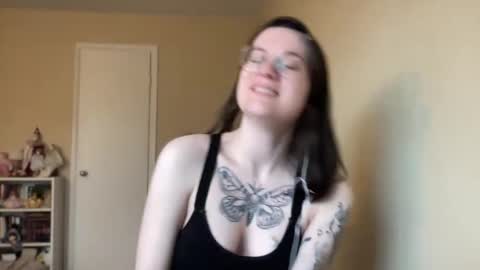 Snapshot of worship_lucina chatting on December 9, 3:22 pm Lucina online show from December 9, 3:22 pm