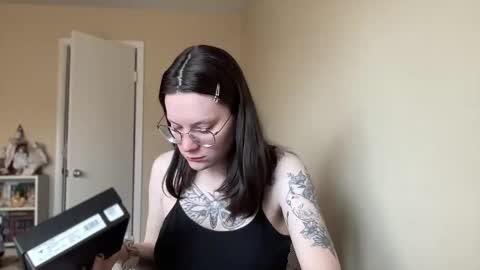 Snapshot of worship_lucina chatting on December 16, 3:11 pm Lucina online show from December 16, 3:11 pm