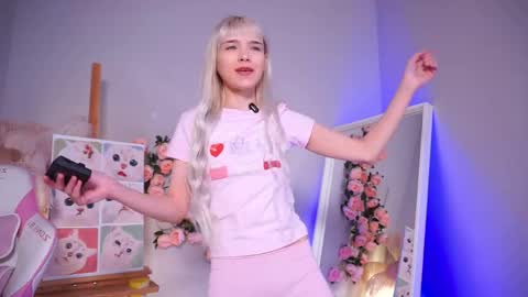 Snapshot of wow_angel chatting on May 6, 5:35 am wow_angel online show from May 6, 5:35 am