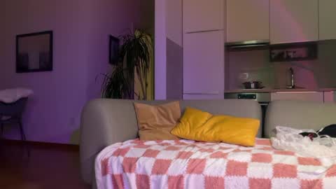 Glen online show from April 2, 6:05 pm