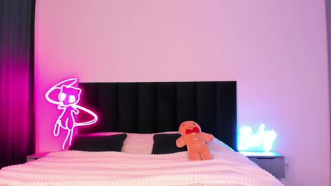 Emi online show from December 21, 3:03 am