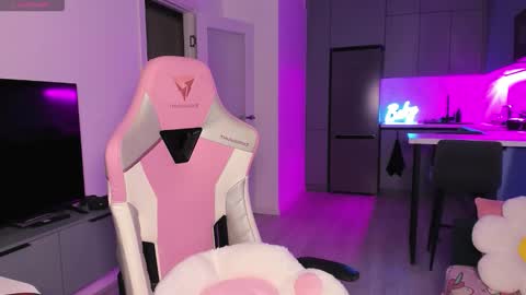 Emi online show from November 5, 5:13 pm