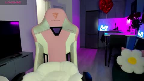 Emi online show from February 24, 4:10 am