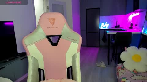 Emi online show from March 9, 4:05 am