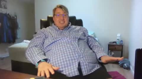 Snapshot of wrensroom chatting on February 18, 6:37 pm Wren Valentino online show from February 18, 6:37 pm