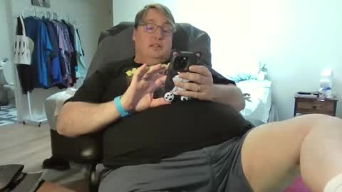 Snapshot of wrensroom chatting on February 22, 8:53 pm Wren Valentino online show from February 22, 8:53 pm