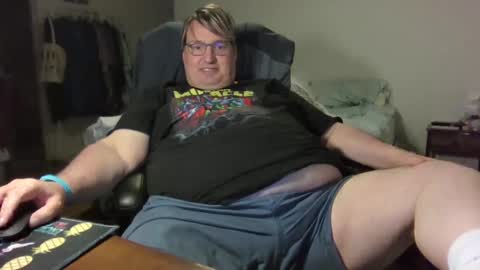 Snapshot of wrensroom chatting on February 23, 5:12 am Wren Valentino online show from February 23, 5:12 am