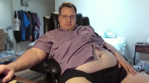 Snapshot of wrensroom chatting on February 28, 10:28 pm Wren Valentino online show from February 28, 10:28 pm