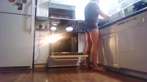 Snapshot of wundrsword33 chatting on January 15, 2:38 am BONER DONOR online show from January 15, 2:38 am