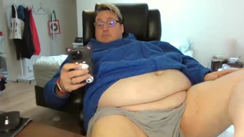 Snapshot of wvalentinox chatting on December 6, 7:34 pm WValentinoX online show from December 6, 7:34 pm