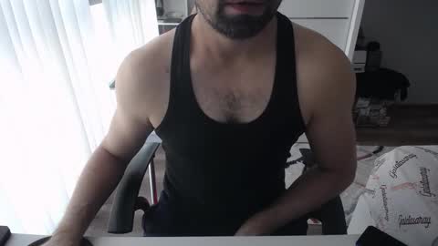 Mr. Lonely online show from December 5, 11:30 am