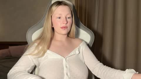 Snapshot of x__ivy_x chatting on October 30, 5:46 pm eva online show from October 30, 5:46 pm