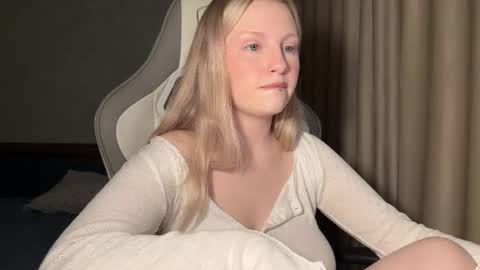 Snapshot of x__ivy_x chatting on November 9, 4:49 pm eva online show from November 9, 4:49 pm