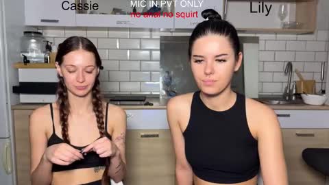 wiwi clap clap cat baby girl online show from January 11, 4:34 pm