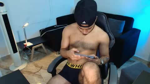 Snapshot of xanderstone00 chatting on March 22, 3:37 pm Xanderstone online show from March 22, 3:37 pm