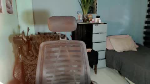 Snapshot of xangel_redx chatting on December 2, 12:27 am ANGEL online show from December 2, 12:27 am