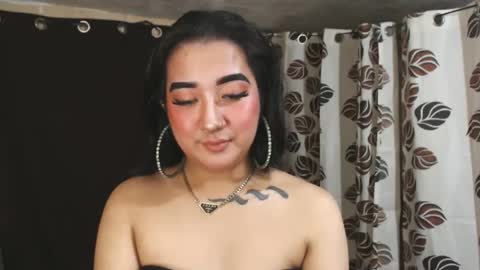 Nira   NOT INTO CHEAP GUYS  online show from January 12, 10:01 pm