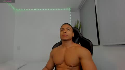 Snapshot of xavier_colleman chatting on April 22, 12:35 am Xavier online show from April 22, 12:35 am