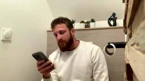 Snapshot of xavou779 chatting on November 9, 10:52 pm xavou779 online show from November 9, 10:52 pm