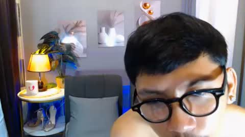 Snapshot of xcigbatecum chatting on April 11, 7:56 am Charlie online show from April 11, 7:56 am