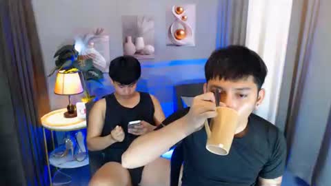 Snapshot of xcigbatecum chatting on April 12, 2:49 am Charlie online show from April 12, 2:49 am