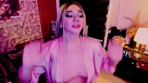 Snapshot of xdirtymistressx chatting on October 18, 8:37 am XDirtymistressX online show from October 18, 8:37 am