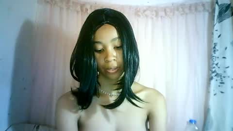 Snapshot of xenna610827 chatting on January 19, 1:33 pm xenna610827 online show from January 19, 1:33 pm