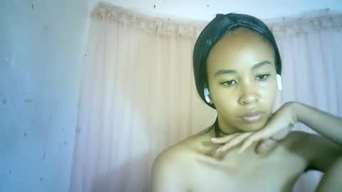 Snapshot of xenna610827 chatting on January 26, 11:17 am xenna610827 online show from January 26, 11:17 am