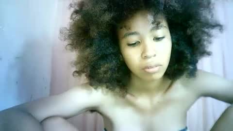 Snapshot of xenna610827 chatting on February 3, 7:40 am xenna610827 online show from February 3, 7:40 am