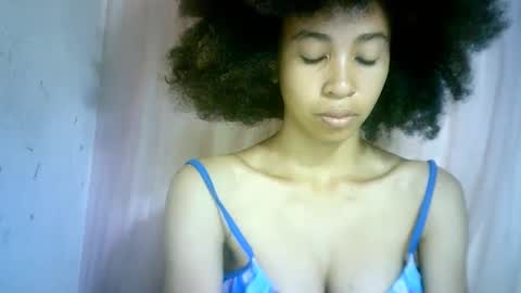 Snapshot of xenna610827 chatting on February 5, 11:17 pm xenna610827 online show from February 5, 11:17 pm