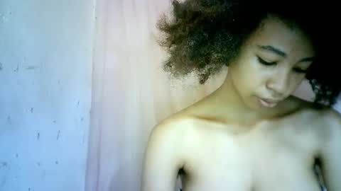 Snapshot of xenna610827 chatting on February 12, 8:38 am xenna610827 online show from February 12, 8:38 am