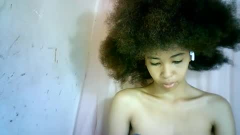 Snapshot of xenna610827 chatting on February 18, 6:15 am xenna610827 online show from February 18, 6:15 am