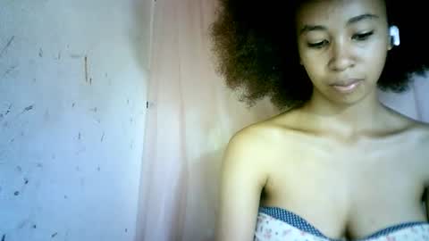 Snapshot of xenna610827 chatting on February 18, 12:49 pm xenna610827 online show from February 18, 12:49 pm