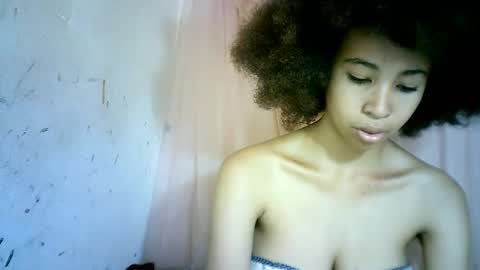 Snapshot of xenna610827 chatting on February 19, 8:55 am xenna610827 online show from February 19, 8:55 am