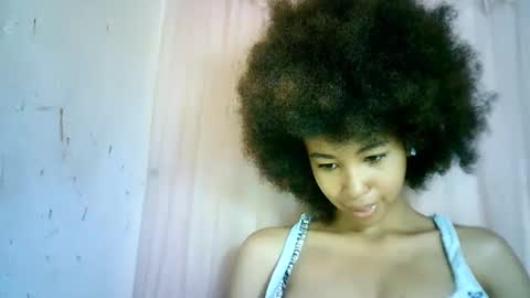 Snapshot of xenna610827 chatting on February 27, 7:01 am xenna610827 online show from February 27, 7:01 am